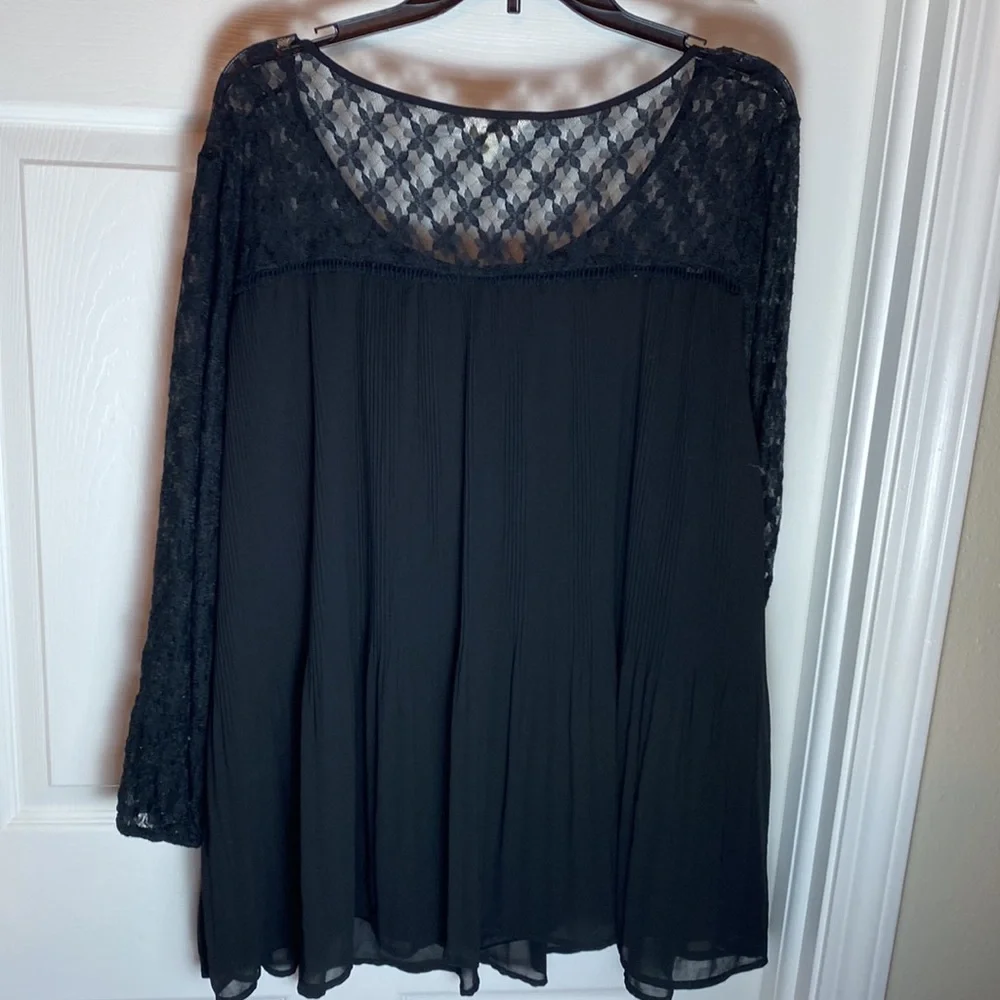 A Diva Lace Pleated Flowy Blouse Plus Size 2X 3/4 sleeve Black lined
